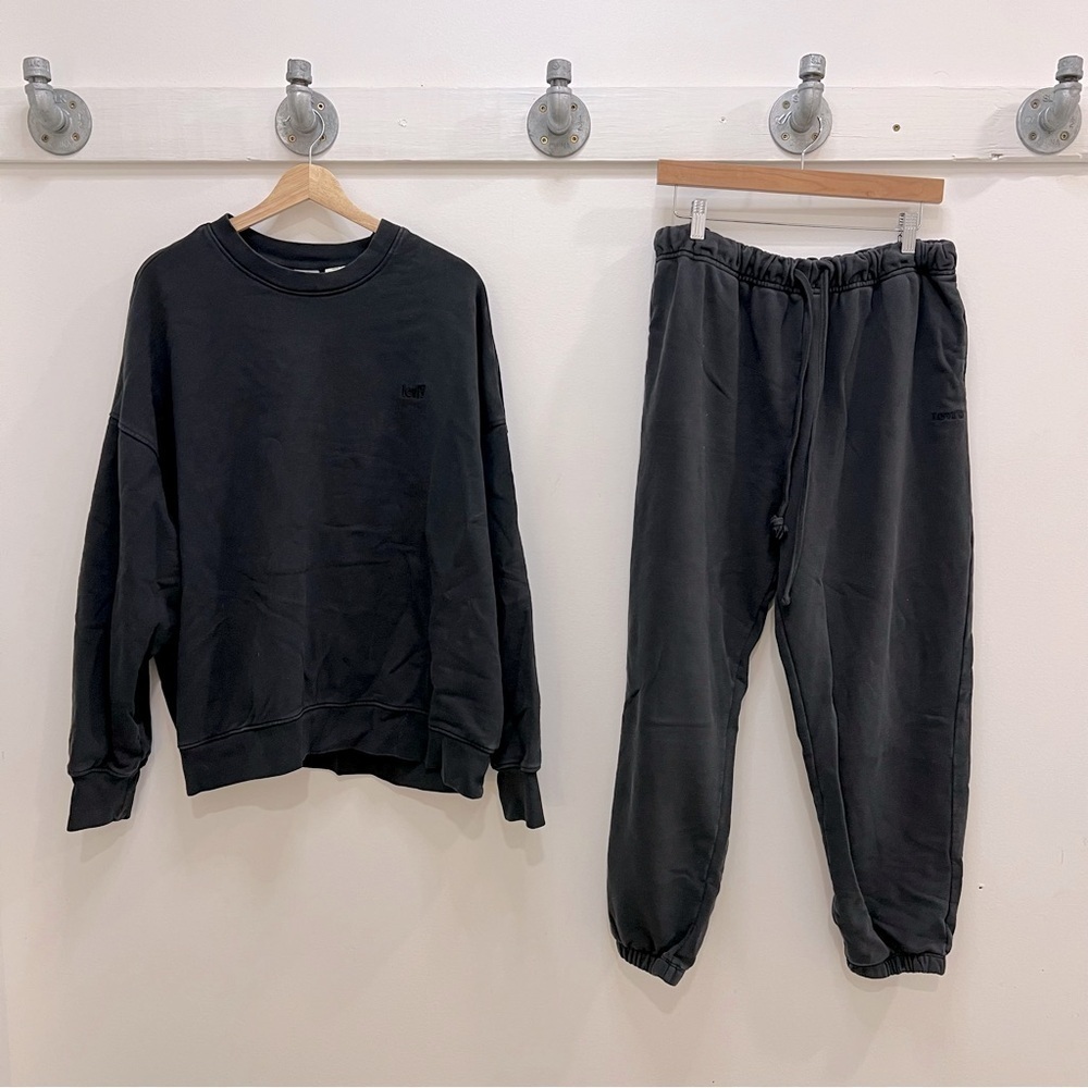BUNDLE of Levi’s black sweatshirt AND sweatpants - Picture 3 of 17